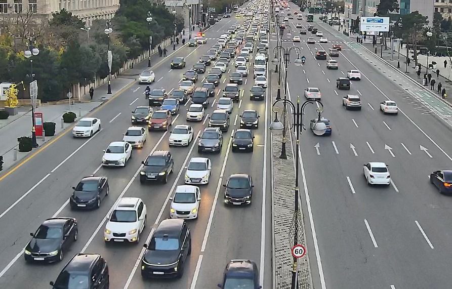 Sürücülərin NƏZƏRİNƏ: Bakıda bu yollarda sıxlıq var - SİYAHI (FOTO)