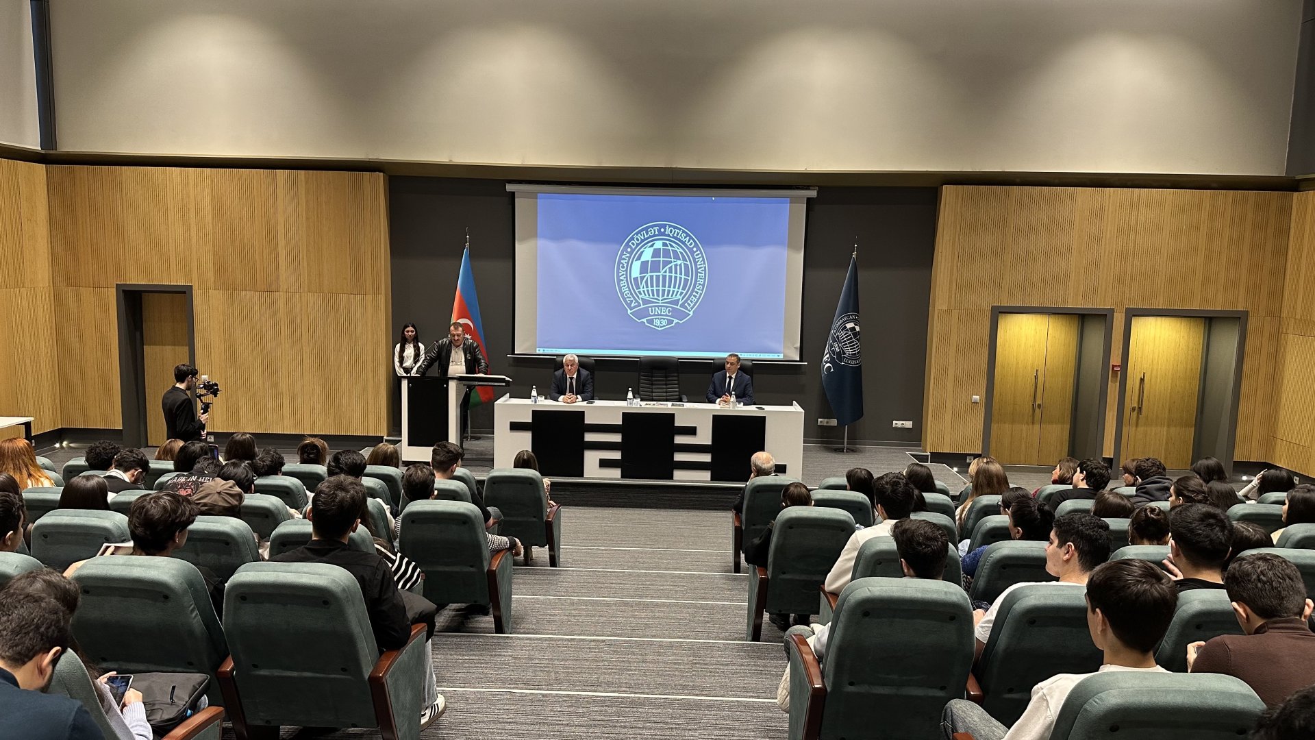 UNEC-də akademik Muxtar İmanov və şair Rüstəm Behrudi ilə görüş keçirilib (FOTO)