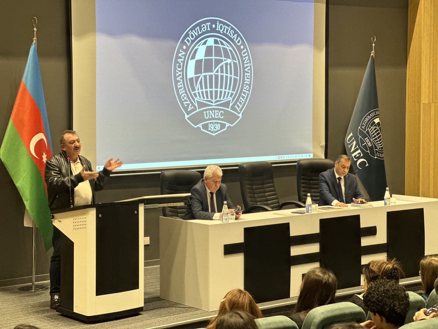 UNEC-də akademik Muxtar İmanov və şair Rüstəm Behrudi ilə görüş keçirilib (FOTO)