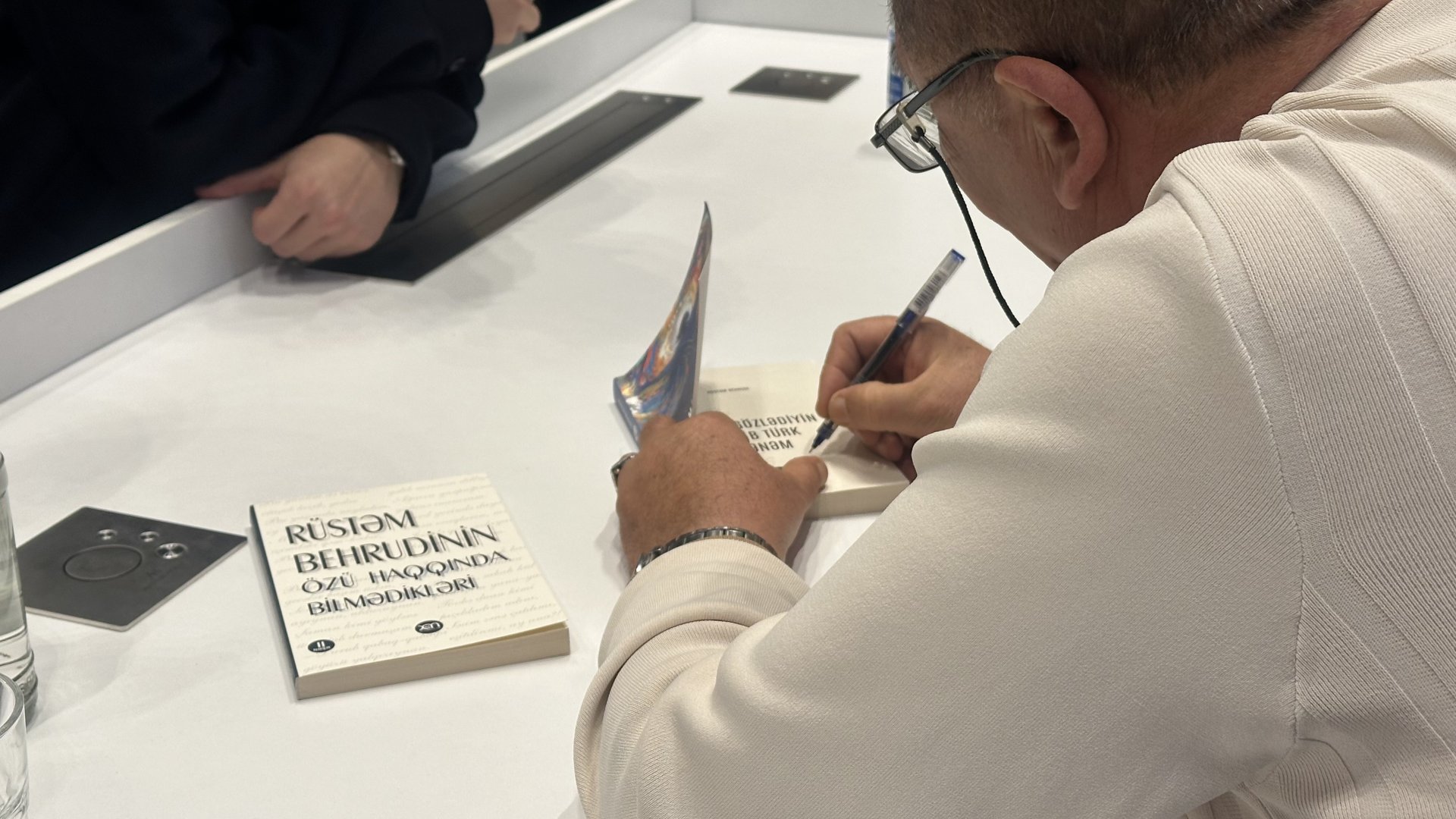 UNEC-də akademik Muxtar İmanov və şair Rüstəm Behrudi ilə görüş keçirilib (FOTO)