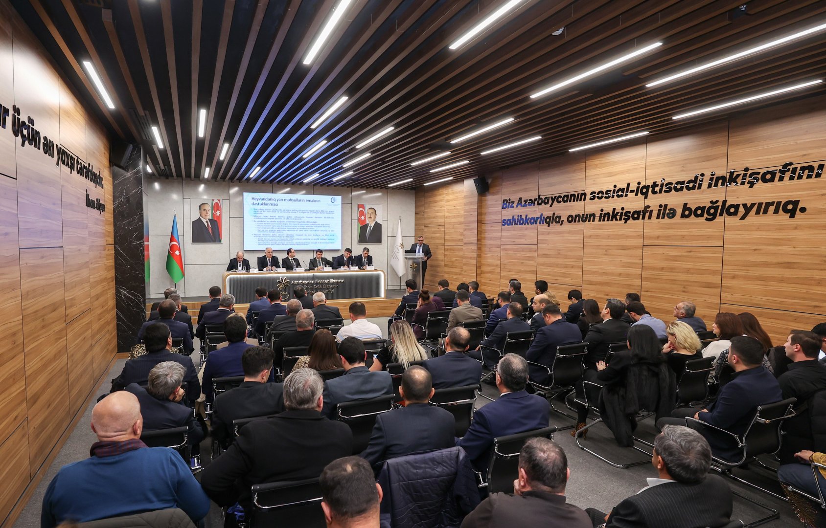 “Süd və ət istehsalı üzrə mövcud problemlər və qida təhlükəsizliyi sahəsinə təsirlərin qiymətləndirilməsi” mövzusunda ictimai müzakirə keçirilib (FOTO)