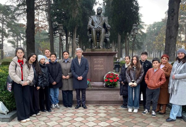 Müxtəlif ölkələrdə Ulu Öndər Heydər Əliyevin xatirəsi anılıb (FOTO)