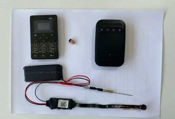 Qəbul imtahanlarında qanunsuz texniki vasitələrdən istifadə ilə bağlı cinayət işi üzrə məhkəmə istintaqı davam edir - DİM