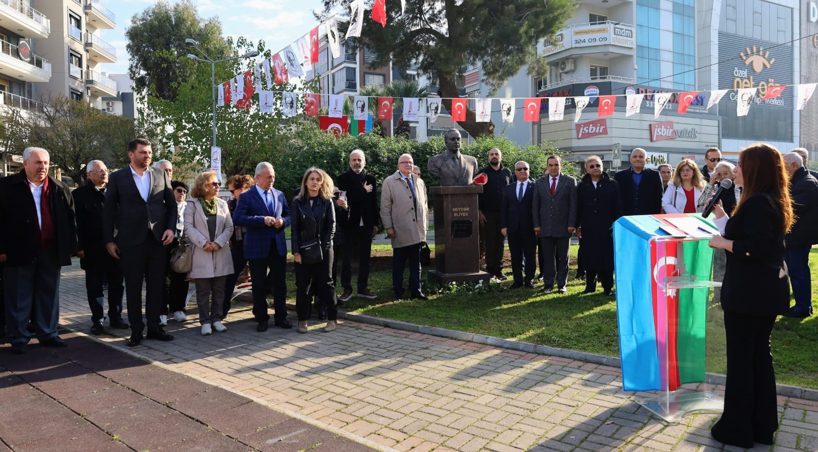 Müxtəlif ölkələrdə Ulu Öndər Heydər Əliyevin xatirəsi anılıb (FOTO)