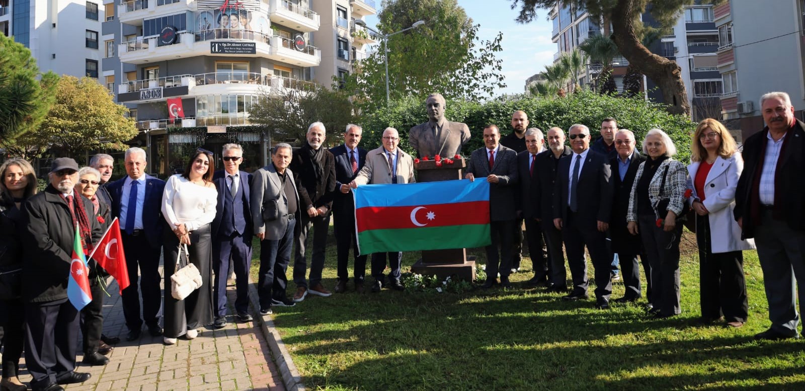 Müxtəlif ölkələrdə Ulu Öndər Heydər Əliyevin xatirəsi anılıb (FOTO)