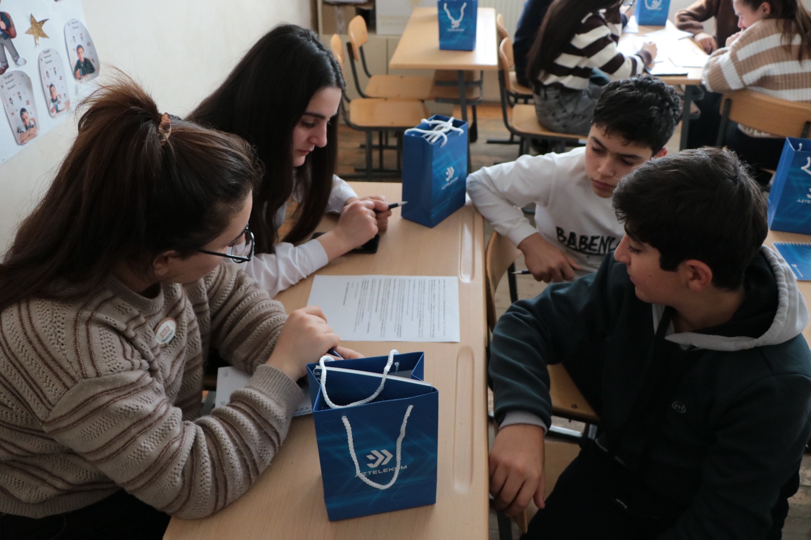 “İnternetdən təhlükəsiz istifadə bacarıqları” layihəsi çərçivəsində təlimlər davam edir (FOTO)