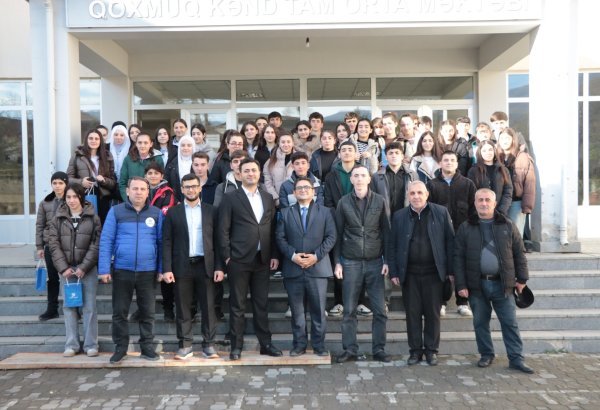 “İnternetdən təhlükəsiz istifadə bacarıqları” layihəsi çərçivəsində təlimlər davam edir (FOTO)