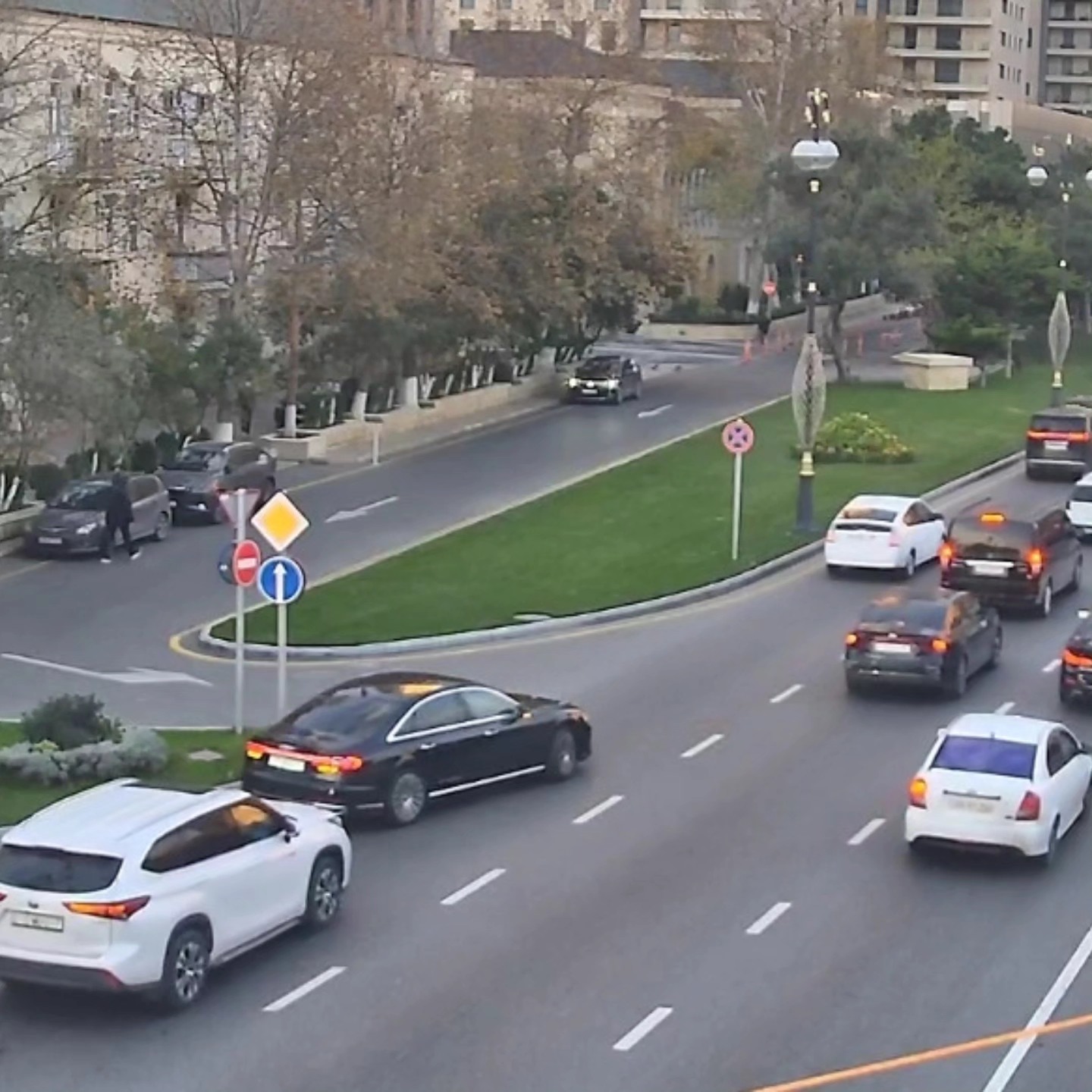 Sürücülərin NƏZƏRİNƏ: Bakıda bu yollarda sıxlıq var - SİYAHI (FOTO)