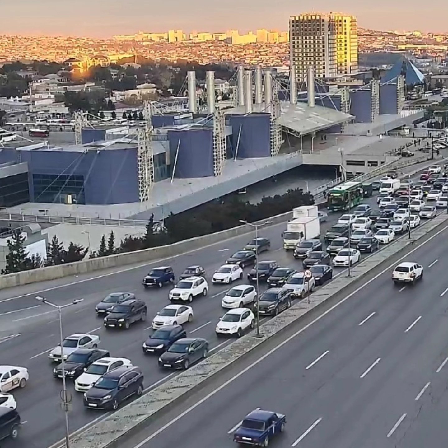 Sürücülərin NƏZƏRİNƏ: Bakıda bu yollarda sıxlıq var - SİYAHI (FOTO)