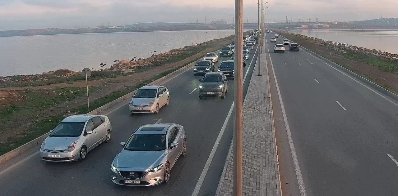 Sürücülərin NƏZƏRİNƏ: Bakıda bu yollarda sıxlıq var - SİYAHI (FOTO)