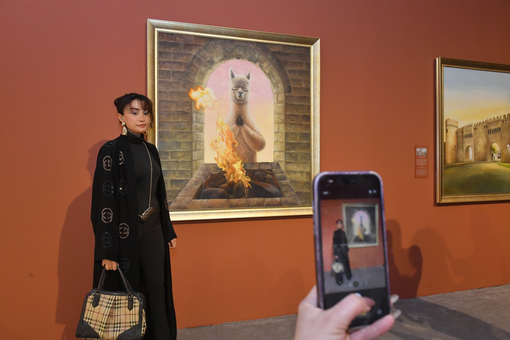 Perulu rəssam Sol Alexonun alpakaları Bakıda Heydər Əliyev Mərkəzində (FOTO/VİDEO)