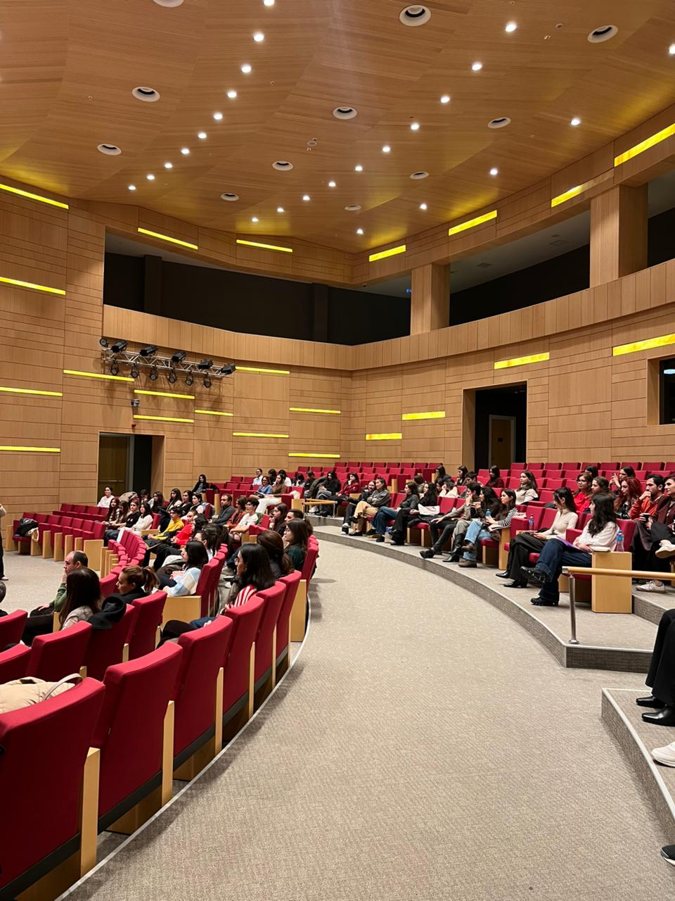 ADA Universitetinin Dizayn və memarlıq fakültəsi şəhərsalma və dizayn müzakirələrinə töhfə verir (FOTO)