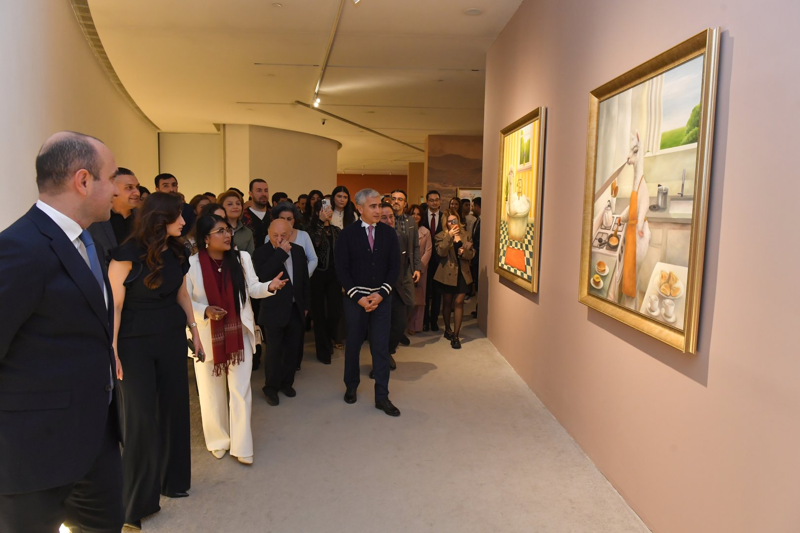 Perulu rəssam Sol Alexonun alpakaları Bakıda Heydər Əliyev Mərkəzində (FOTO/VİDEO)