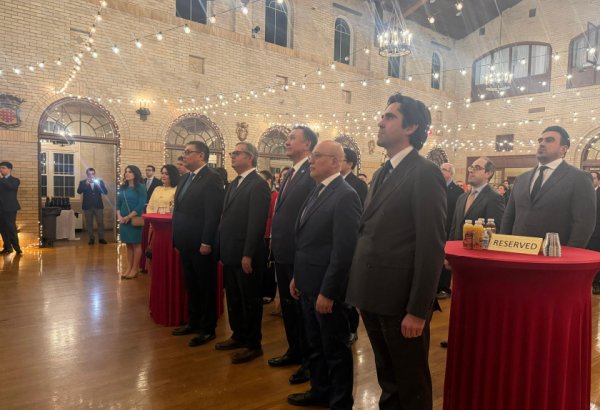 Dünya Azərbaycanlılarının Həmrəyliyi günü Vaşinqtonda türkdilli xalqların nümayəndələri ilə birlikdə qeyd edilib (FOTO)