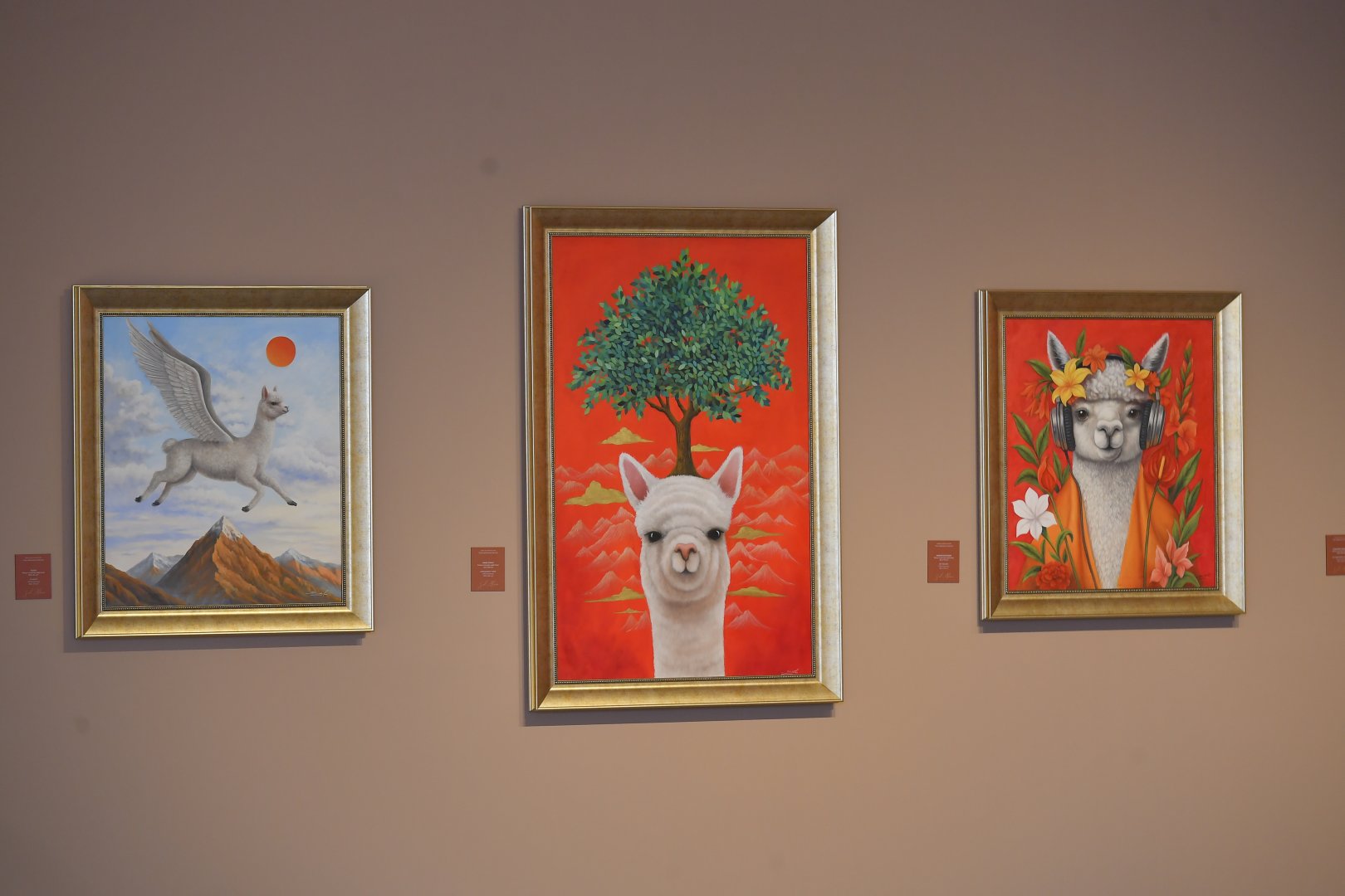 Perulu rəssam Sol Alexonun alpakaları Bakıda Heydər Əliyev Mərkəzində (FOTO/VİDEO)