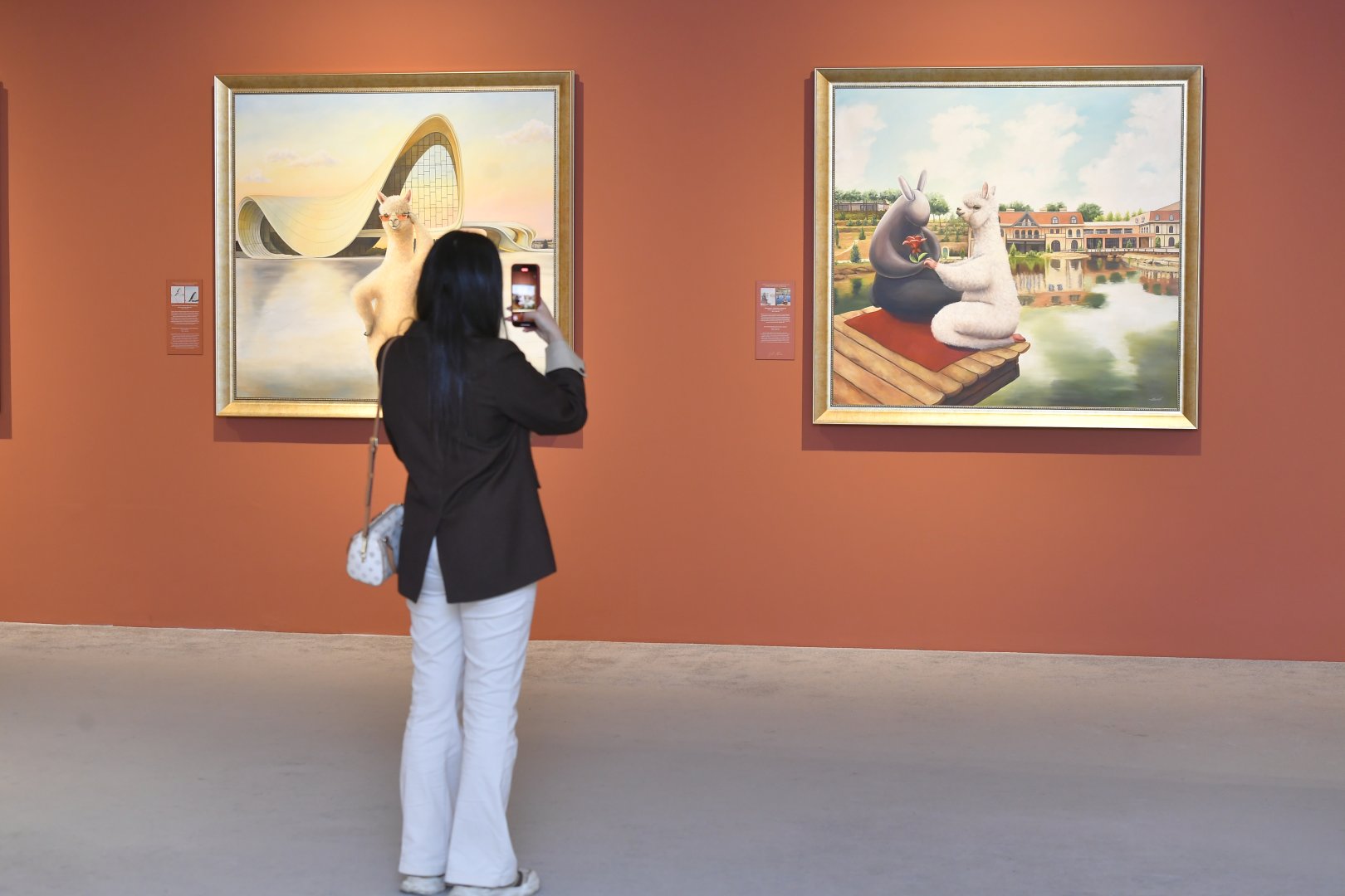 Perulu rəssam Sol Alexonun alpakaları Bakıda Heydər Əliyev Mərkəzində (FOTO/VİDEO)