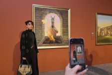 Perulu rəssam Sol Alexonun alpakaları Bakıda Heydər Əliyev Mərkəzində (FOTO/VİDEO)