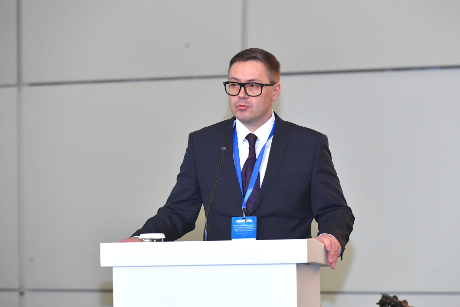 Həkimləri Təkmilləşdirmə İnstitutunun 90 illik yubileyinə həsr olunan Beynəlxalq Elmi-Praktik Konqres keçirilir (FOTO)