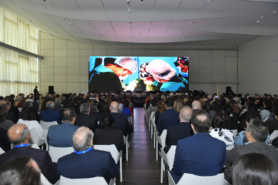 Həkimləri Təkmilləşdirmə İnstitutunun 90 illik yubileyinə həsr olunan Beynəlxalq Elmi-Praktik Konqres keçirilir (FOTO)