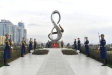 Türkiyənin vitse-prezidenti Cövdət Yılmaz Zəfər parkını ziyarət edib (FOTO)