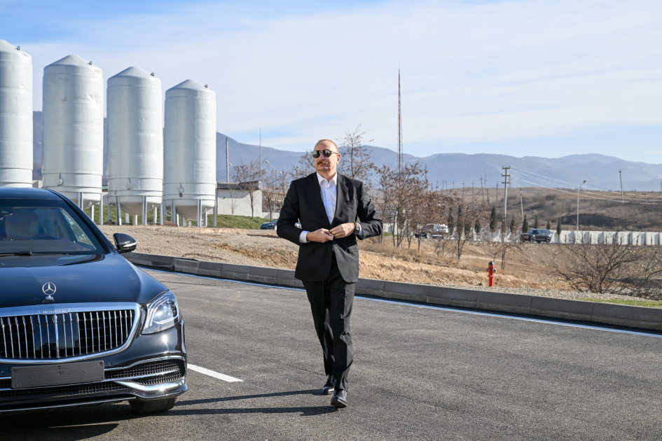 Prezident İlham Əliyev Xocalının Ballıca kəndində ofis mebelləri və mebel aksesuarlarının istehsalı müəssisəsinin açılışında iştirak edib (FOTO)