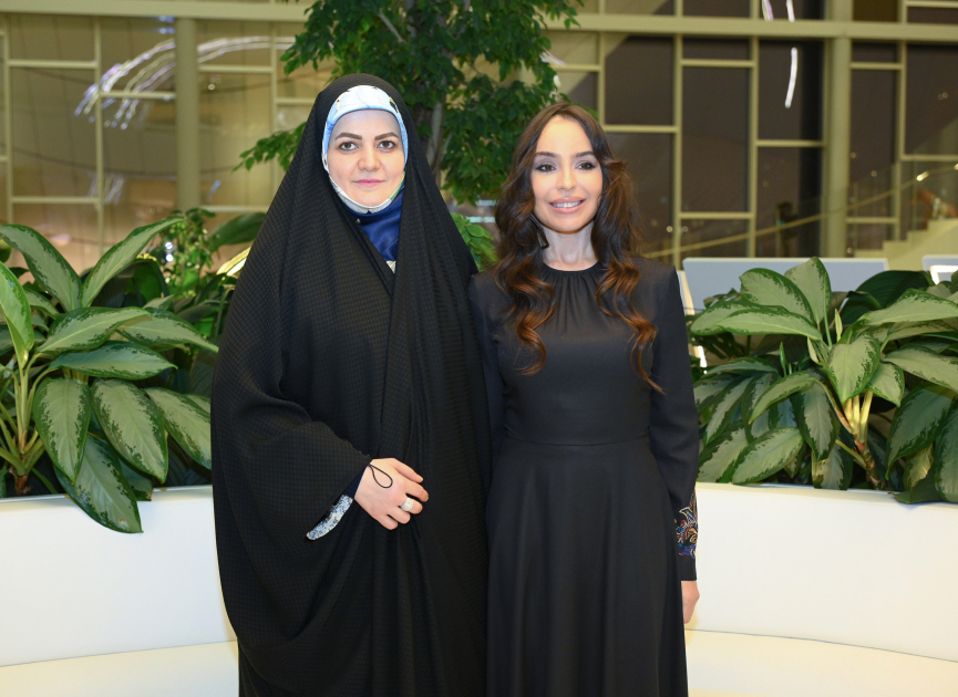 Heydər Əliyev Fondunun vitse-prezidenti Leyla Əliyeva ilə İran Prezidentinin qızı Zəhra Pezeşkian “Mənim dənizlərim, mənim okeanlarım” sərgisini ziyarət ediblər (FOTO)