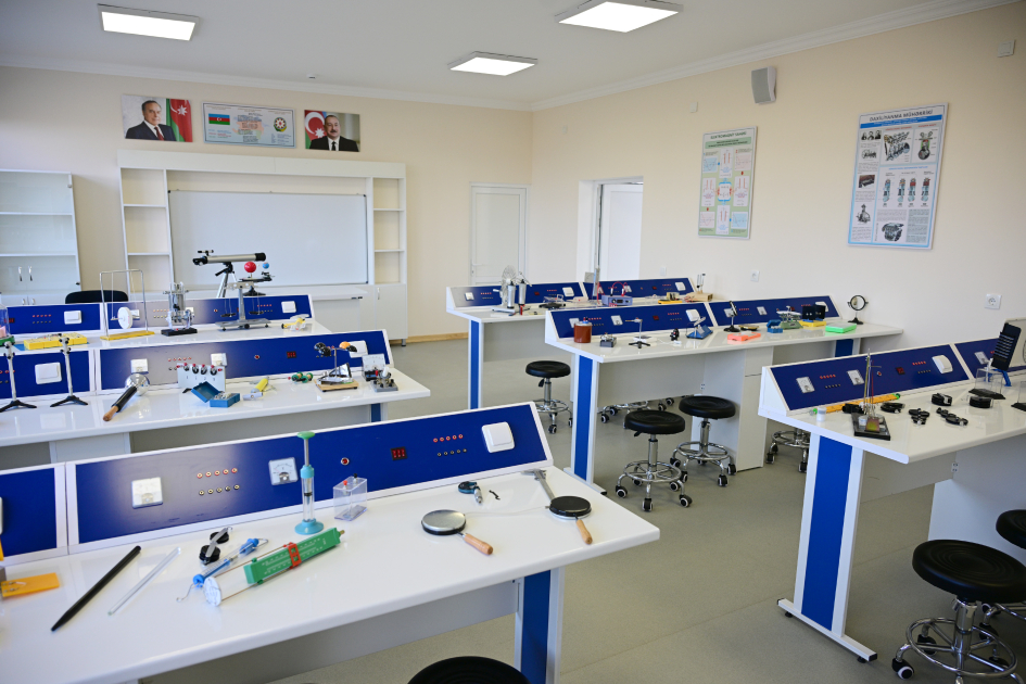 Prezident İlham Əliyev Kərkicahan qəsəbə 1 nömrəli tam orta məktəbin binasının əsaslı təmirdən sonra açılışında iştirak edib (FOTO)