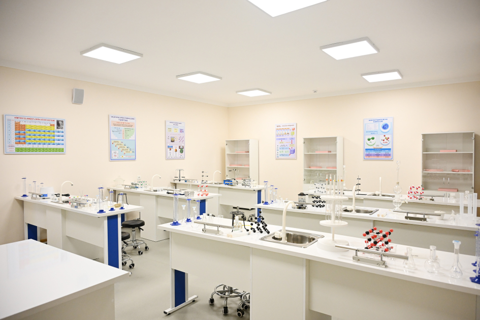 Prezident İlham Əliyev Kərkicahan qəsəbə 1 nömrəli tam orta məktəbin binasının əsaslı təmirdən sonra açılışında iştirak edib (FOTO)