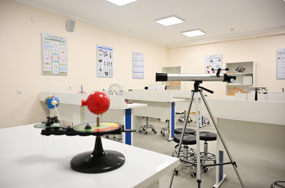 Prezident İlham Əliyev Kərkicahan qəsəbə 1 nömrəli tam orta məktəbin binasının əsaslı təmirdən sonra açılışında iştirak edib (FOTO)