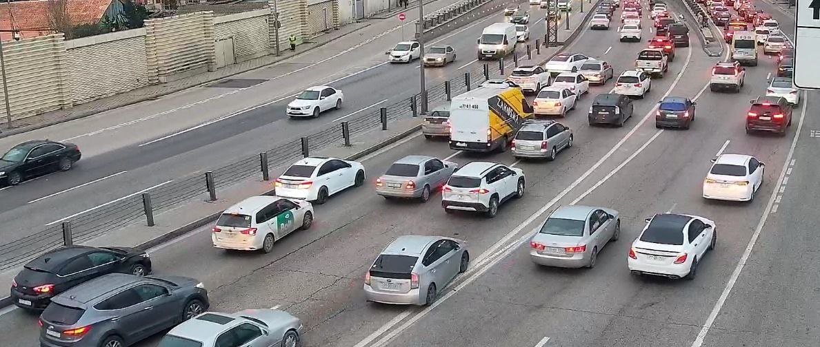 Sürücülərin NƏZƏRİNƏ: Bakıda bu yollarda sıxlıq var - SİYAHI (FOTO)
