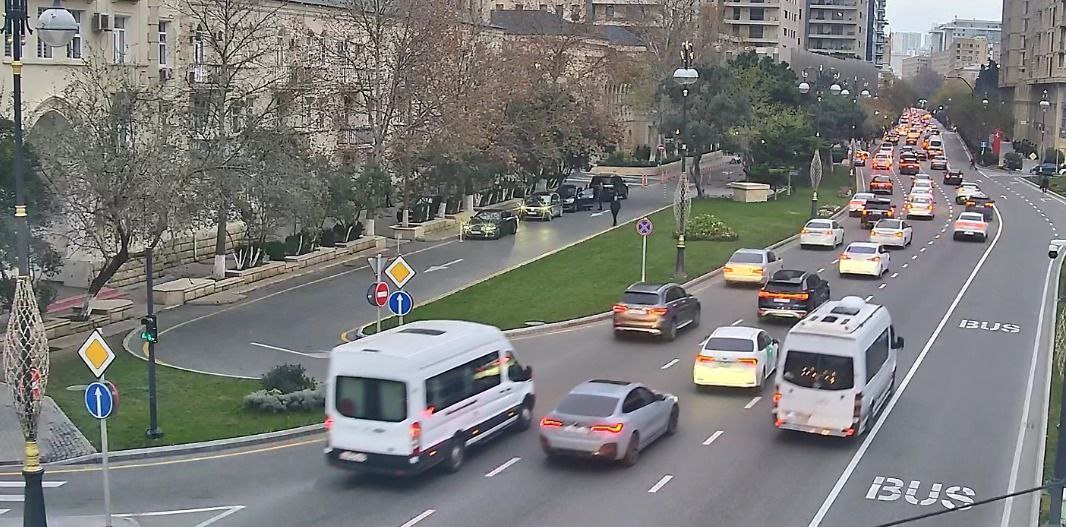 Sürücülərin NƏZƏRİNƏ: Bakıda bu yollarda sıxlıq var - SİYAHI (FOTO)