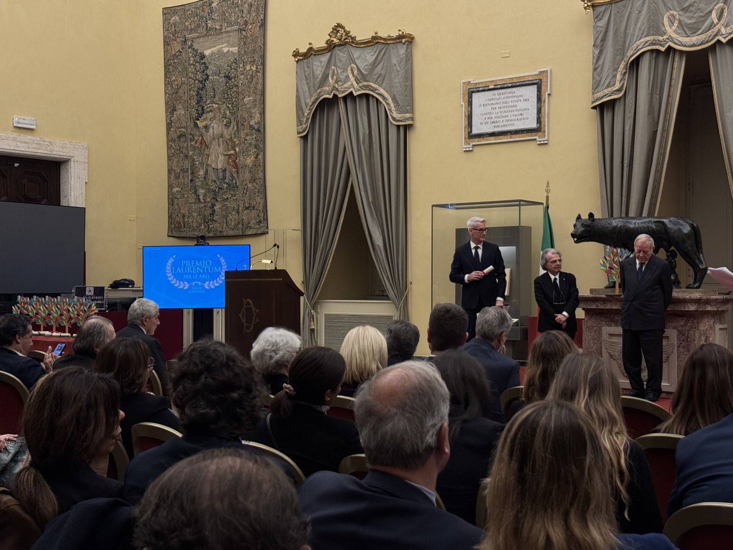 Heydər Əliyev Fondu İtaliyanın Laurentum mükafatı ilə təltif olunub (FOTO)