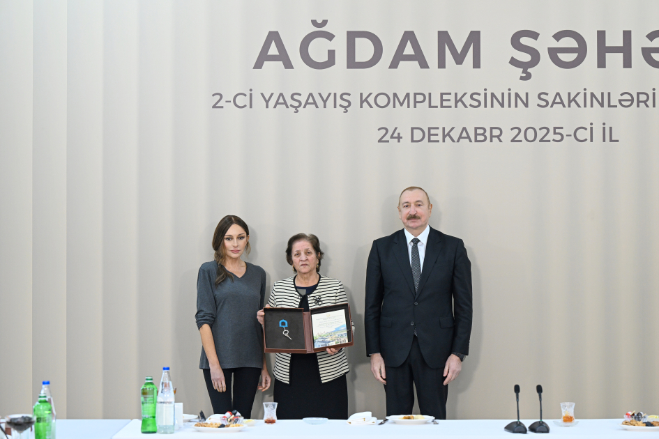 Prezident İlham Əliyev və Birinci xanım Mehriban Əliyeva Ağdamda 2-ci yaşayış kompleksinin açılışında iştirak edib və sakinlərlə görüşüblər (FOTO/VİDEO) (YENİLƏNİB-3)