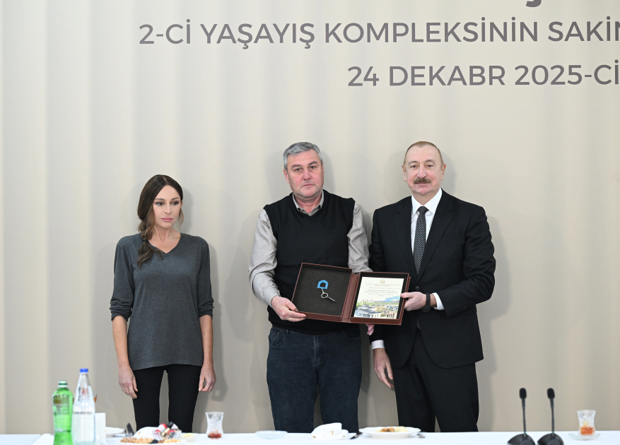 Prezident İlham Əliyev və Birinci xanım Mehriban Əliyeva Ağdamda 2-ci yaşayış kompleksinin açılışında iştirak edib və sakinlərlə görüşüblər (FOTO/VİDEO) (YENİLƏNİB-3)