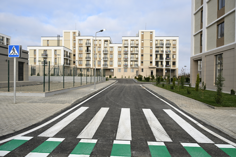 Prezident İlham Əliyev və Birinci xanım Mehriban Əliyeva Ağdamda 2-ci yaşayış kompleksinin açılışında iştirak edib və sakinlərlə görüşüblər (FOTO/VİDEO) (YENİLƏNİB-3)