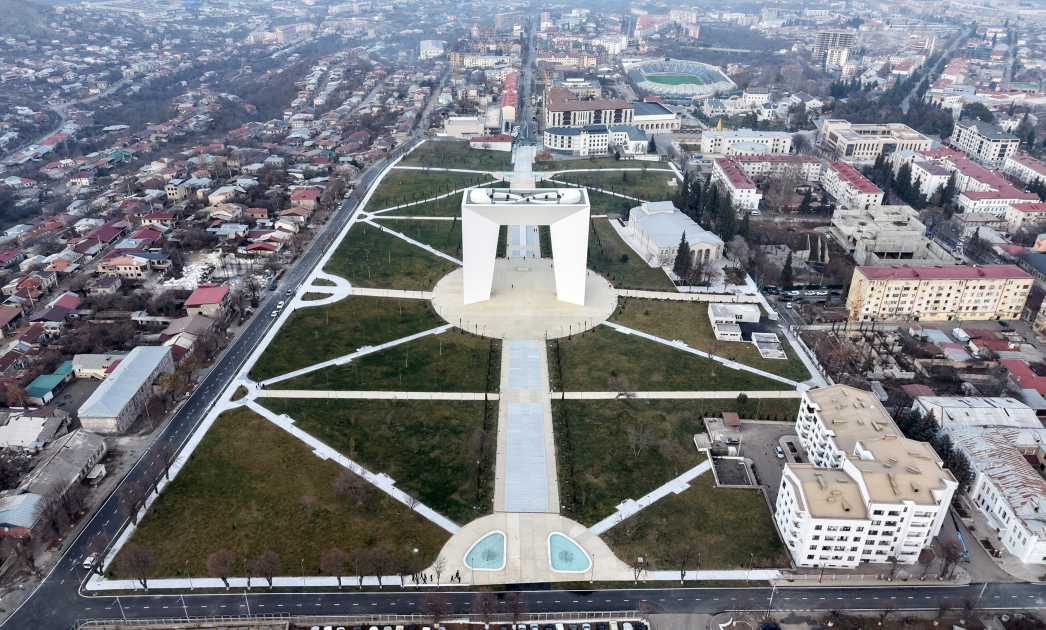 Prezident İlham Əliyev və Birinci xanım Mehriban Əliyeva Xankəndi şəhərində Zəfər parkının açılışında iştirak ediblər (FOTO) (YENİLƏNİB)