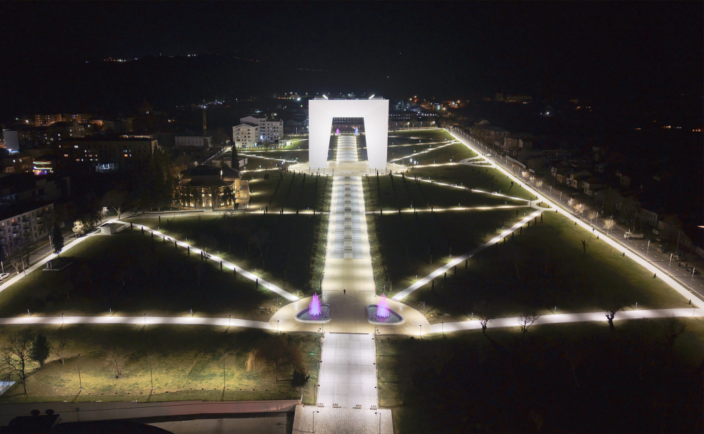 Prezident İlham Əliyev və Birinci xanım Mehriban Əliyeva Xankəndi şəhərində Zəfər parkının açılışında iştirak ediblər (FOTO) (YENİLƏNİB)