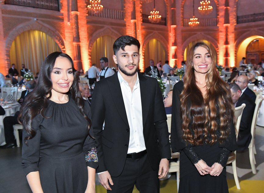 Heydər Əliyev Fondunun vitse-prezidenti Leyla Əliyeva və Bakı Media Mərkəzinin rəhbəri Arzu Əliyeva ilin idman yekunları ilə bağlı qala mərasimində iştirak ediblər (FOTO)