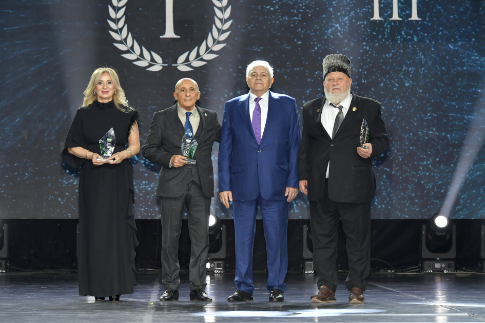 Heydər Əliyev Fondunun vitse-prezidenti Leyla Əliyeva və Bakı Media Mərkəzinin rəhbəri Arzu Əliyeva ilin idman yekunları ilə bağlı qala mərasimində iştirak ediblər (FOTO)