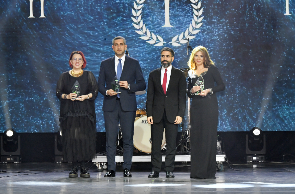 Heydər Əliyev Fondunun vitse-prezidenti Leyla Əliyeva və Bakı Media Mərkəzinin rəhbəri Arzu Əliyeva ilin idman yekunları ilə bağlı qala mərasimində iştirak ediblər (FOTO)