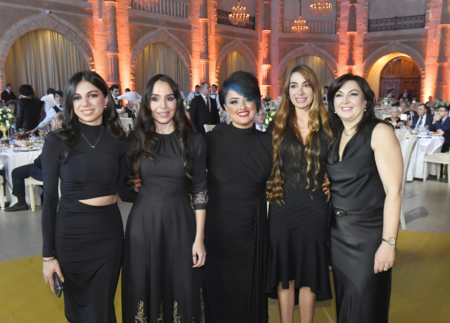 Heydər Əliyev Fondunun vitse-prezidenti Leyla Əliyeva və Bakı Media Mərkəzinin rəhbəri Arzu Əliyeva ilin idman yekunları ilə bağlı qala mərasimində iştirak ediblər (FOTO)