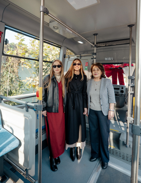 Heydər Əliyev Fondunun vitse-prezidenti Leyla Əliyeva, Arzu Əliyeva və Alena Əliyeva “Təmiz Dünya” sığınacağında yaşayan uşaqların bayram sevincinə şərik olublar (FOTO)