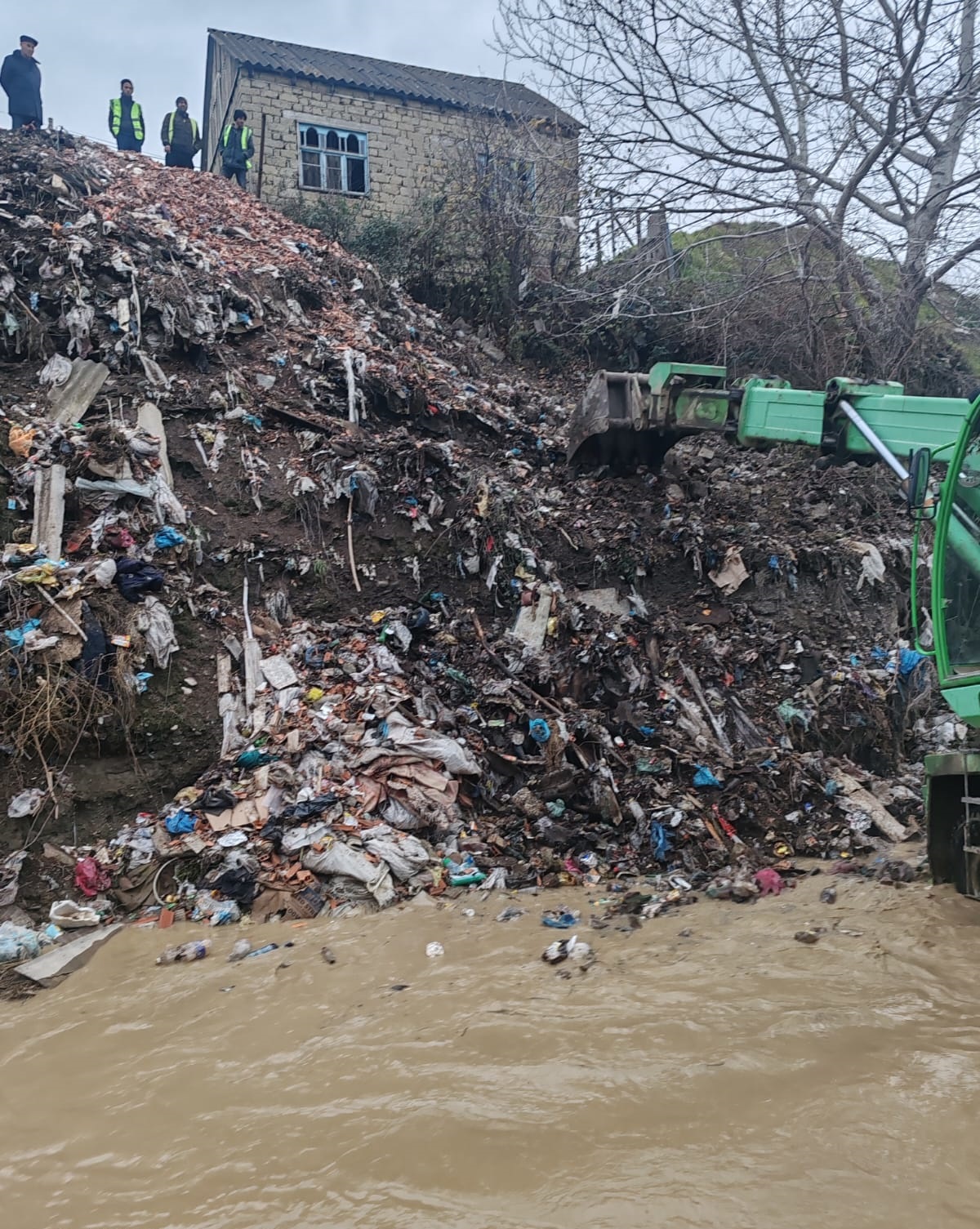 Qudyalçayın Xaçmaz rayonu ərazisindən keçən hissəsində monitorinqlər və təmizlik aksiyaları davam etdirilir (FOTO)