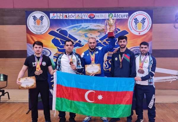 Azərbaycan güləşçiləri Dünya Kubokunda üçüncü yeri tutublar (FOTO)