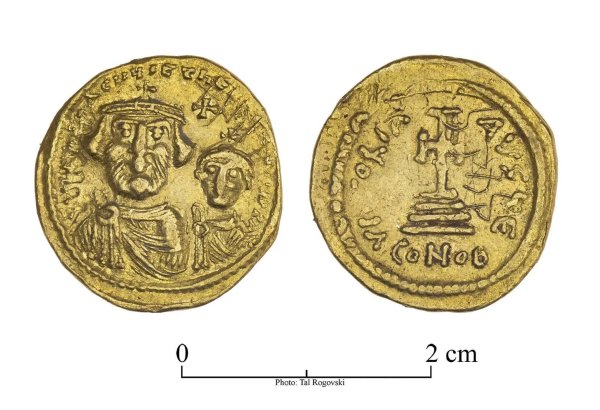 İsraildə xristian monastrından 1400 illik qızıl sikkələr aşkarlanıb