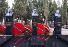 Qəzaya uğrayan AZAL təyyarəsində həlak olanların xatirəsi Heydər Əliyev Beynəlxalq Hava Limanında yad edildi (FOTO/VİDEO)