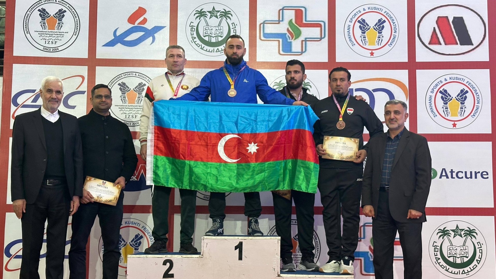 Azərbaycan güləşçiləri Dünya Kubokunda üçüncü yeri tutublar (FOTO)