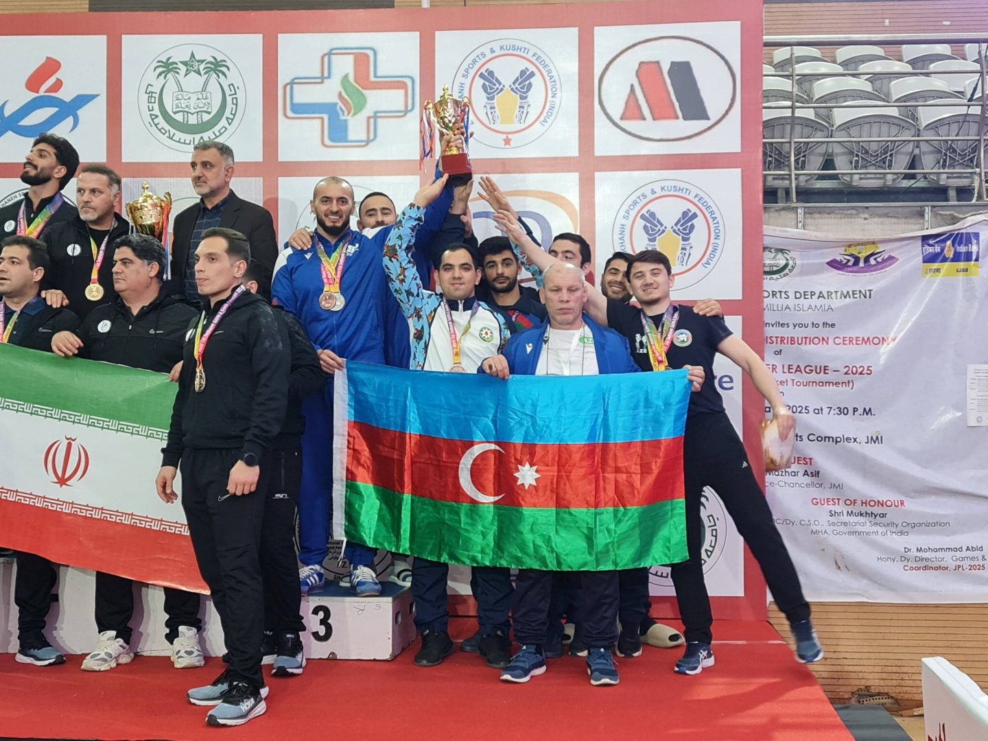 Azərbaycan güləşçiləri Dünya Kubokunda üçüncü yeri tutublar (FOTO)