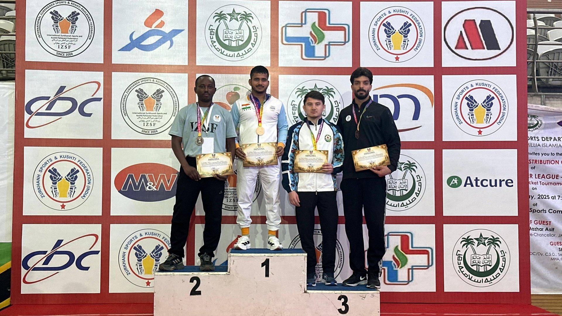 Azərbaycan güləşçiləri Dünya Kubokunda üçüncü yeri tutublar (FOTO)