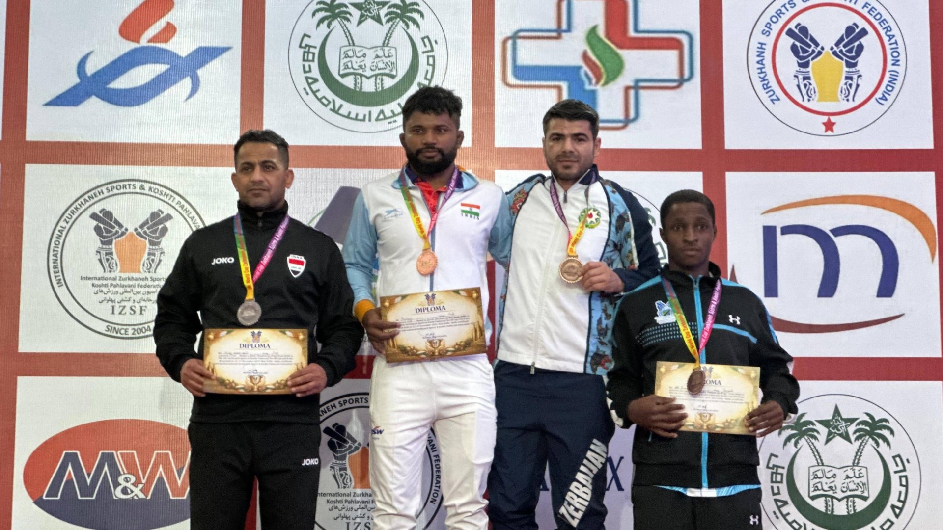 Azərbaycan güləşçiləri Dünya Kubokunda üçüncü yeri tutublar (FOTO)